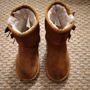 🙂5 for $20 Koolaburra girl boots